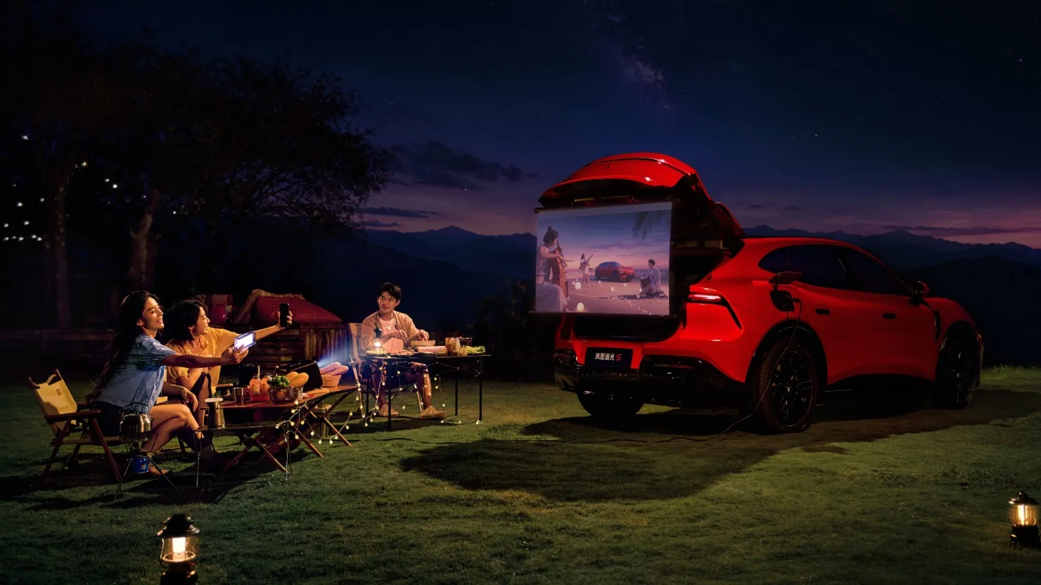 Escena de acampada junto al Passion S con accesorios y alimentación exterior