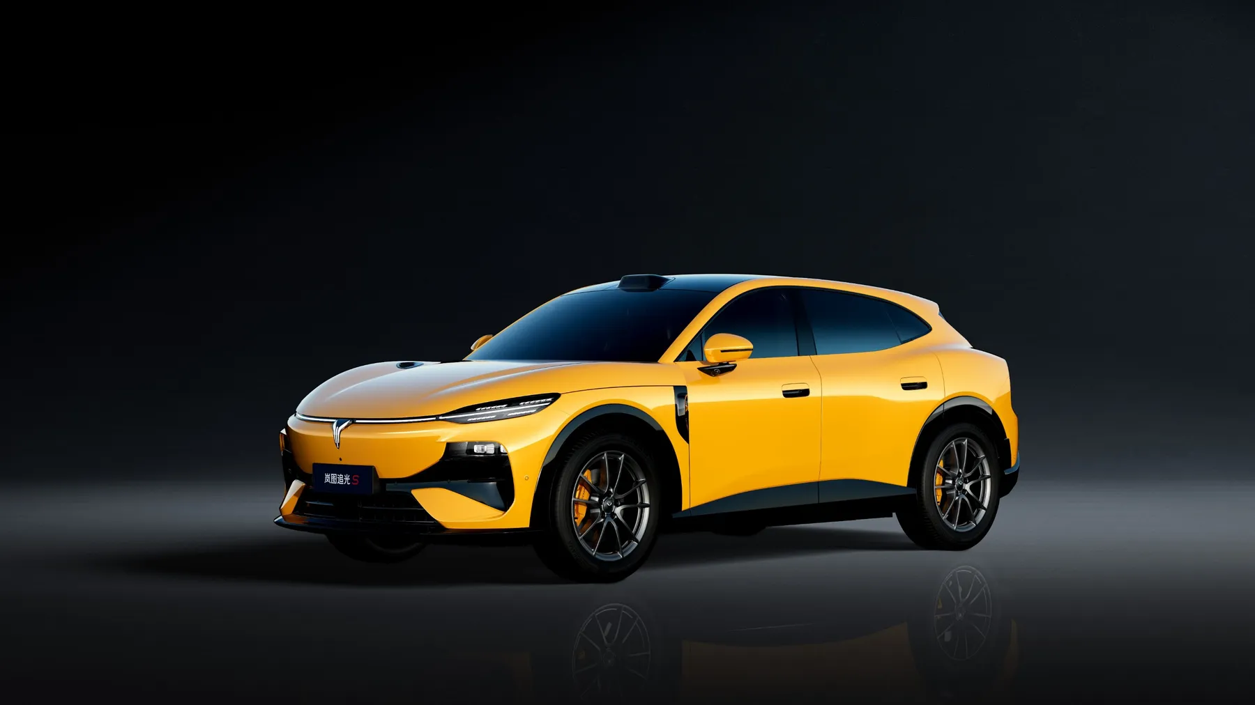 Voyah Passion S amarillo, vista frontal de tres cuartos